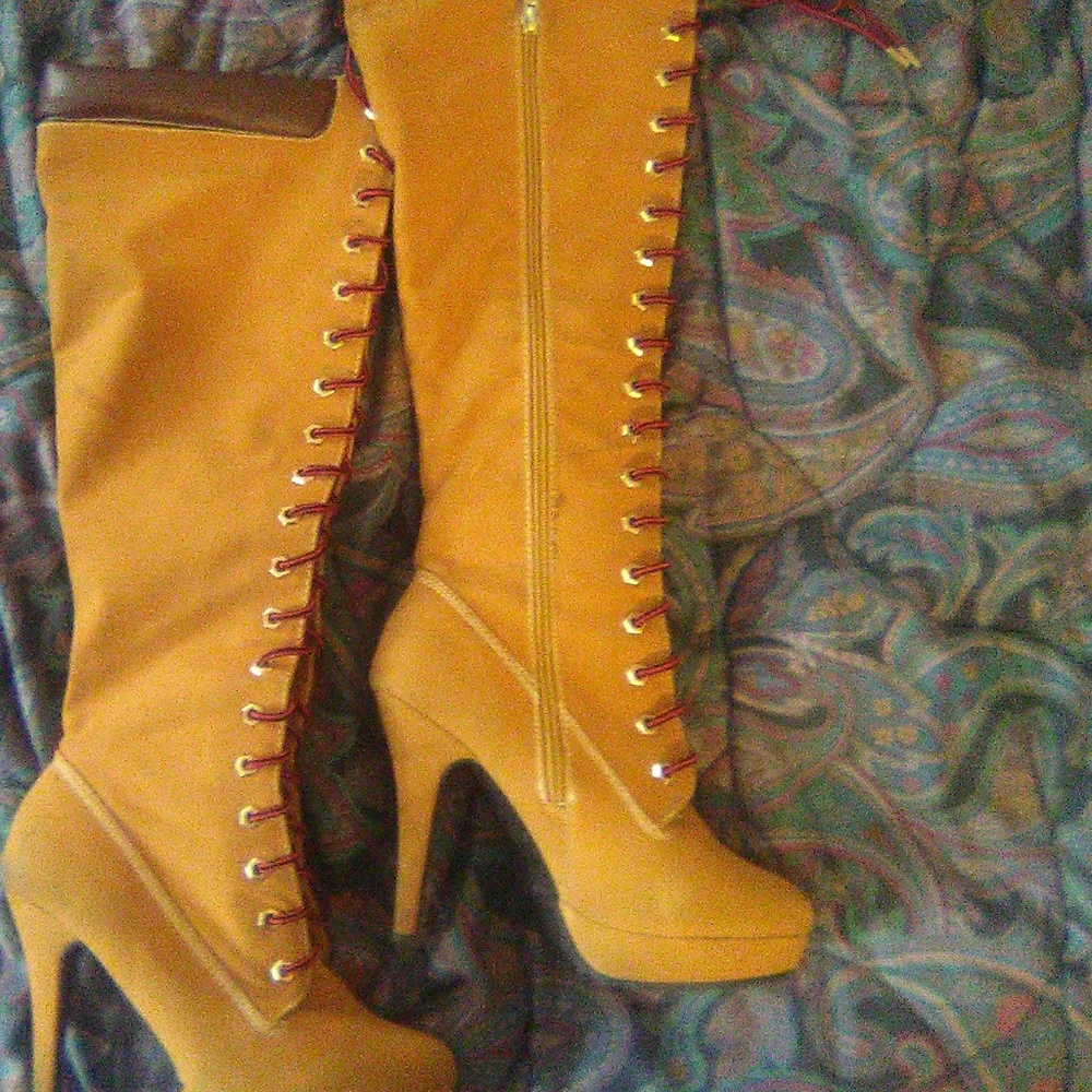 Knee boots